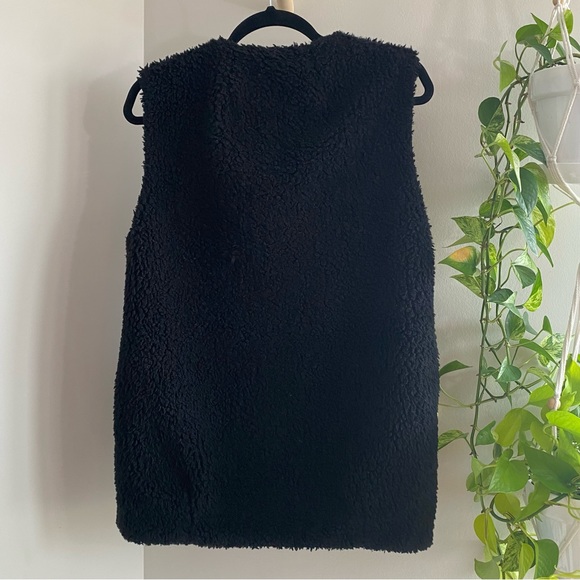 Aritzia Wilfred Chatou Vest Sherpa Faux Fur Soft Plush Black - Picture 3 of 6